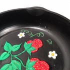 Vintage 6 1/2” Cast Iron Skillet Strawberries Wall Hanging — photo 3