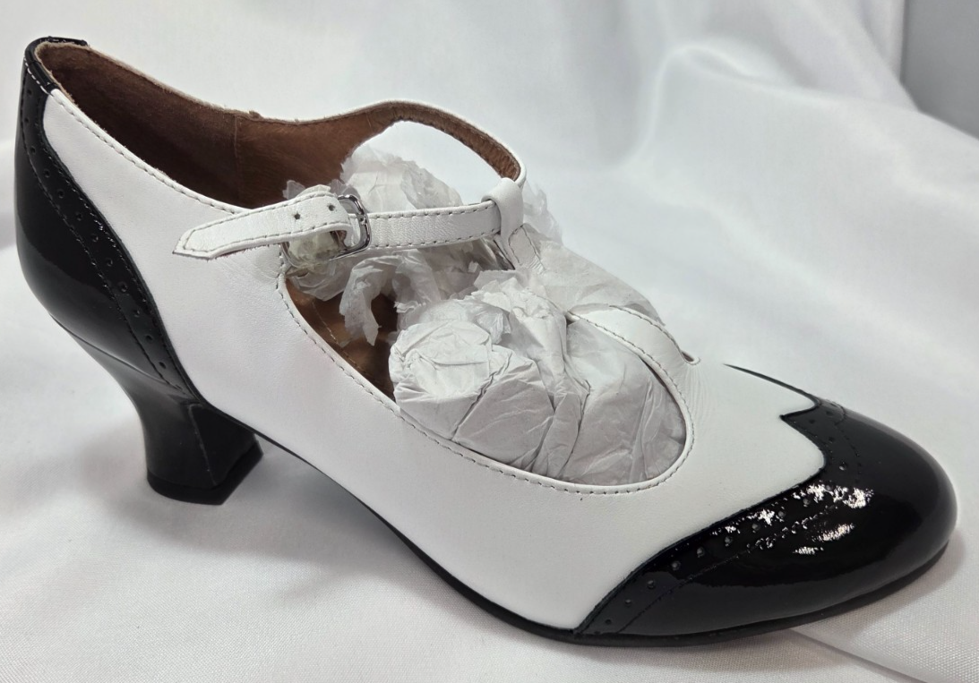 Royal Vintage Chelsea Crew Gatsby Black/White Leather Kitten Heel Shoe Size 8