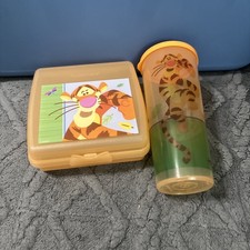 TUPPERWARE 3752D-4 SANDWICH CONTAINER AND 297...