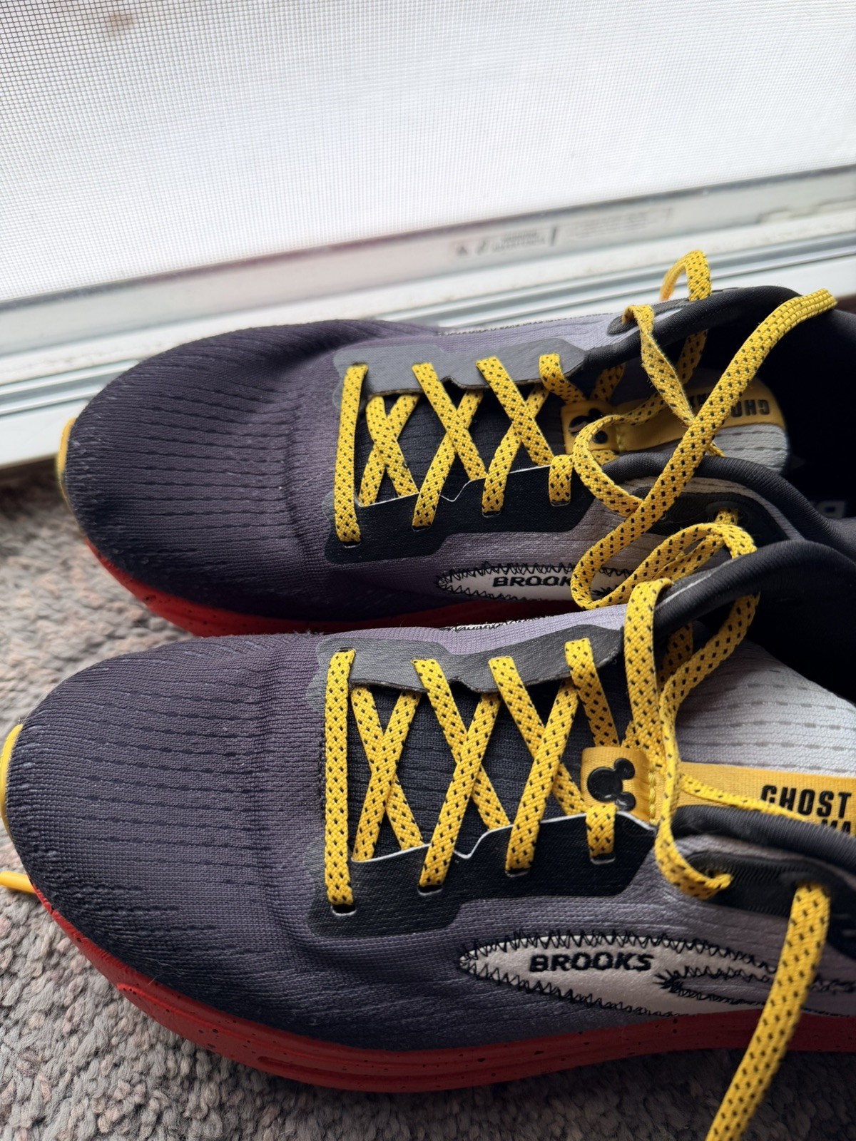 Brooks Ghost Max 2 Mickey Mouse Women's Sneakers Black Red White Yellow thumbnail 4