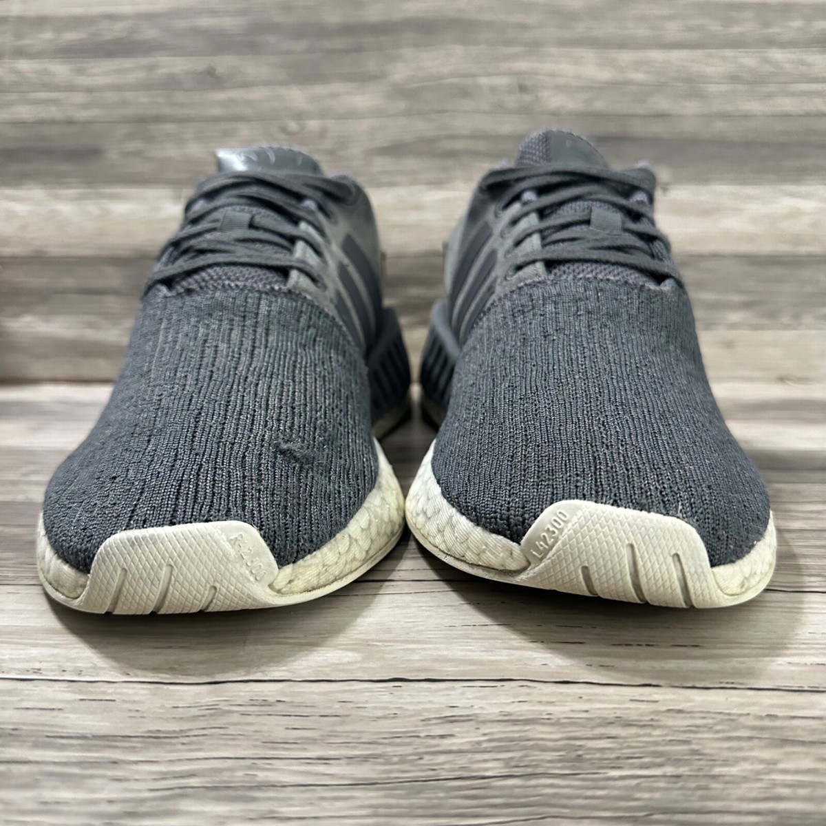 Adidas NMD R2 Mens 9.5 Gray Athletic Low Gym Running Shoes Adidas NMD R2 Mens 9.5 Gray Athletic Low Gym Running Shoes