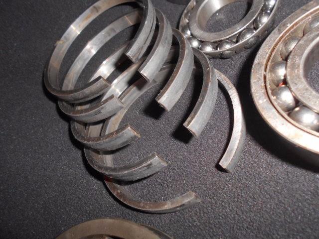 FERRARI 246 DINO Used Original LOT of TRANSMISSION PARTS and 5 SYNCHRO RINGS