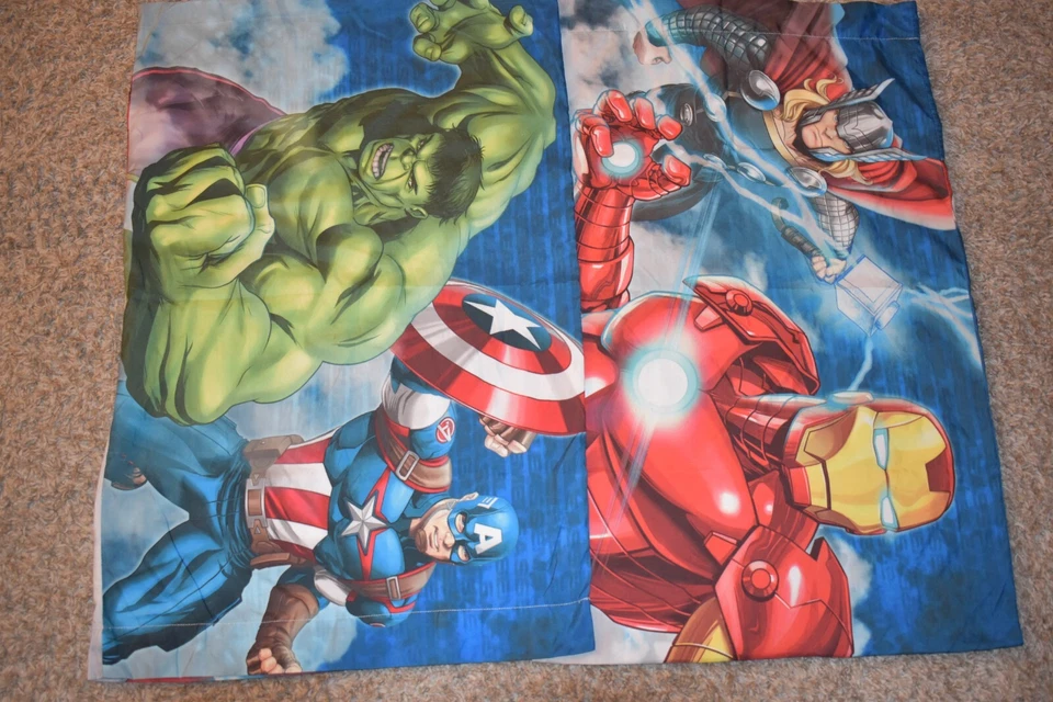 j9!ВАУ! 1 двусторонняя наволочка из микрофибры Disney AVENGERS Super Heroes - Изображение 2 из 2
