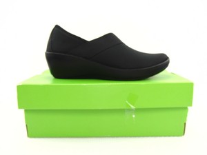 crocs women's busy day stretch asymmetrical wedge