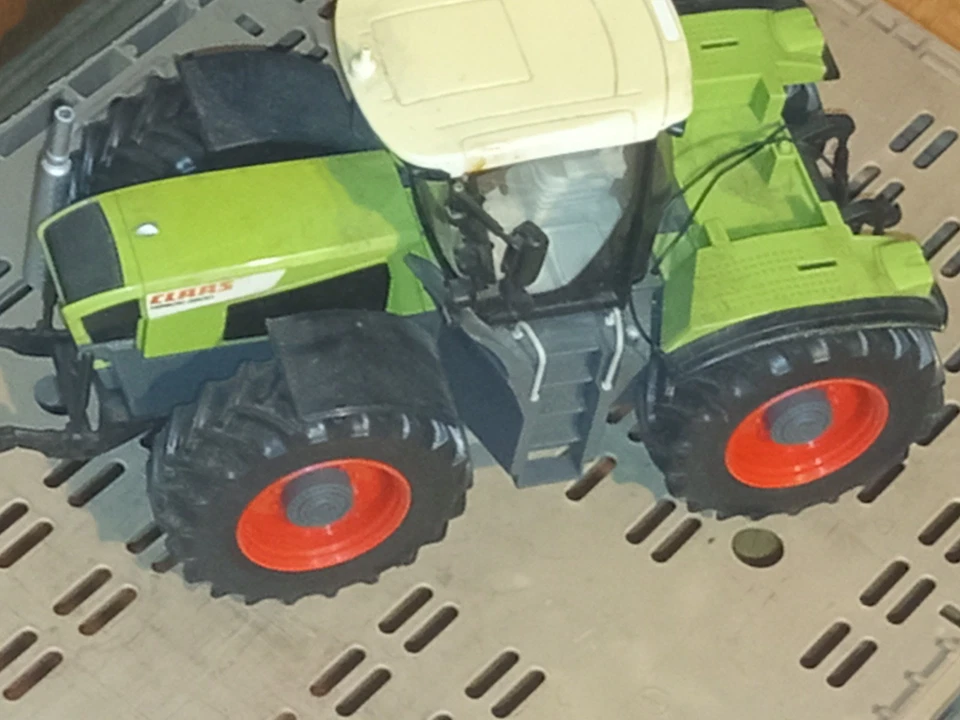 Dickie Toys CLAAS Traktor XERION 3300 - Bild 4 von 4