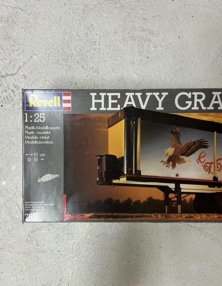 Revell - Heavy Gravel Trailer 7519 - Immagine 3 di 4