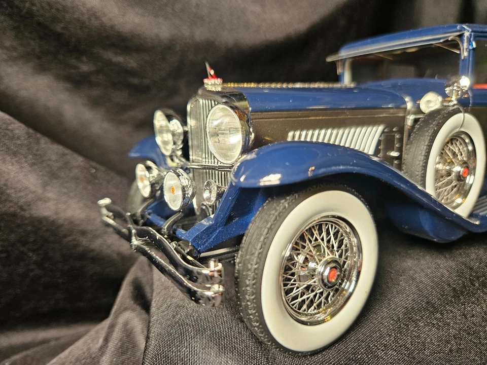NEO 1934 Duesenberg Model J Willoughby Berline 1:18 Scale Inv. #4252 - Image 4 of 4