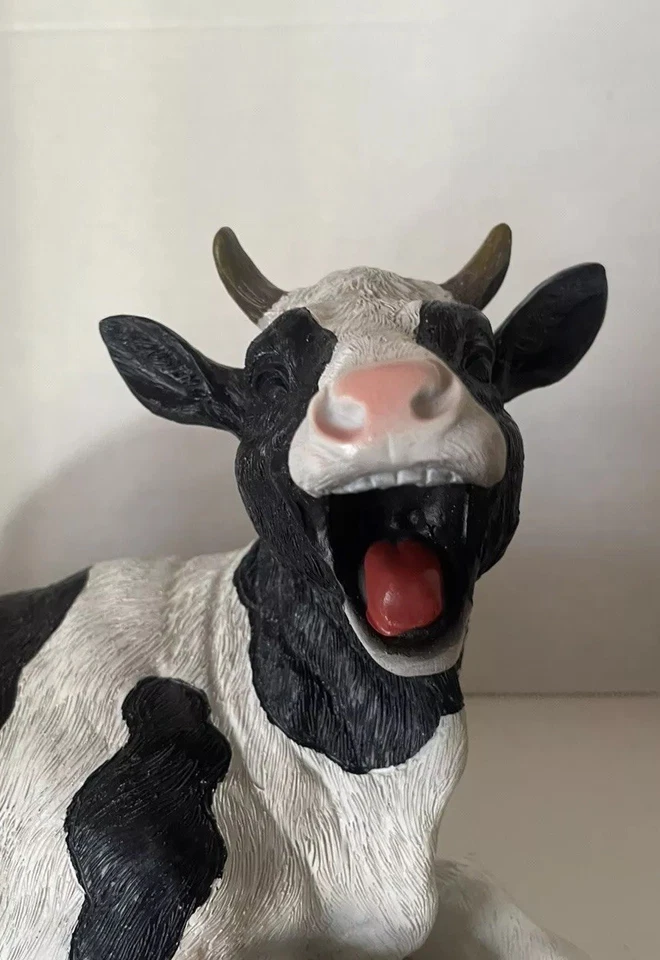 Hilarious DESIGN TOSCANO Large LAUGHING COW Statue for House or Garden - Image 2 of 4