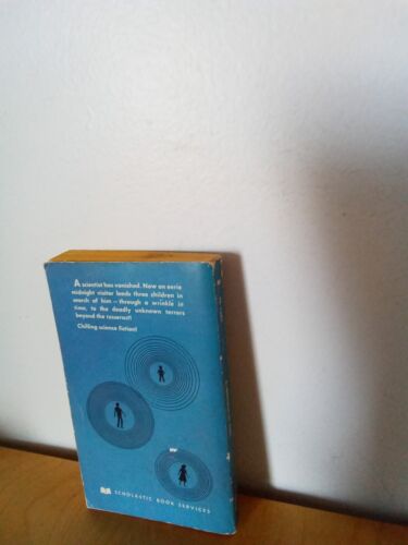 A WRINKLE IN TIME---Madeleine L'Engle---PB---SCHOLASTIC BOOK SERVICES---1962 - Picture 2 of 6