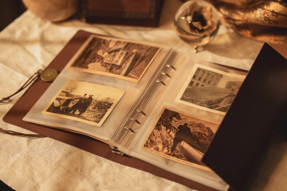 ELEGANT Leather Photo Album Notebook | 120 4x6 Photo Space w/ Writing Pages - Image 4 of 4