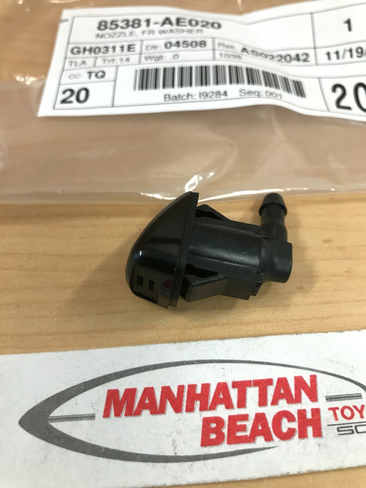 0406 SIENNA WINDSHIELD WASHER NOZZLE GENUINE TOYOTA 85381AE020 eBay