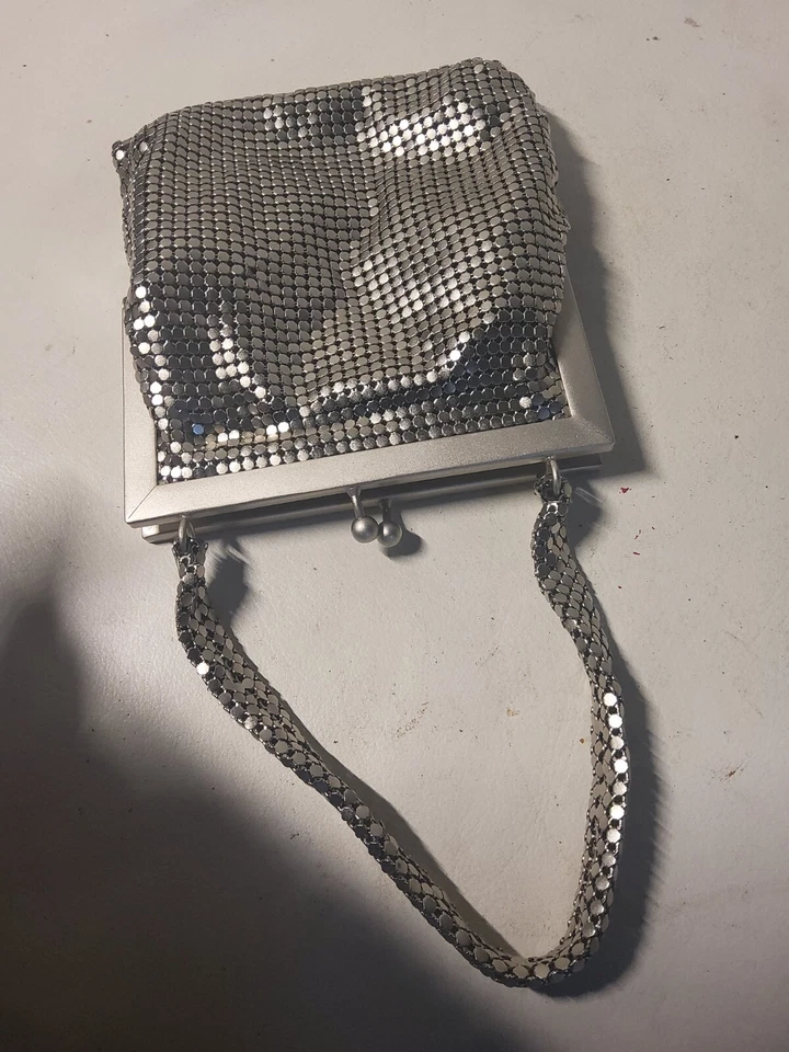 Bolso de trabajo Whiting&Davis vintage discoteca malla plateada Foto 4 de 4