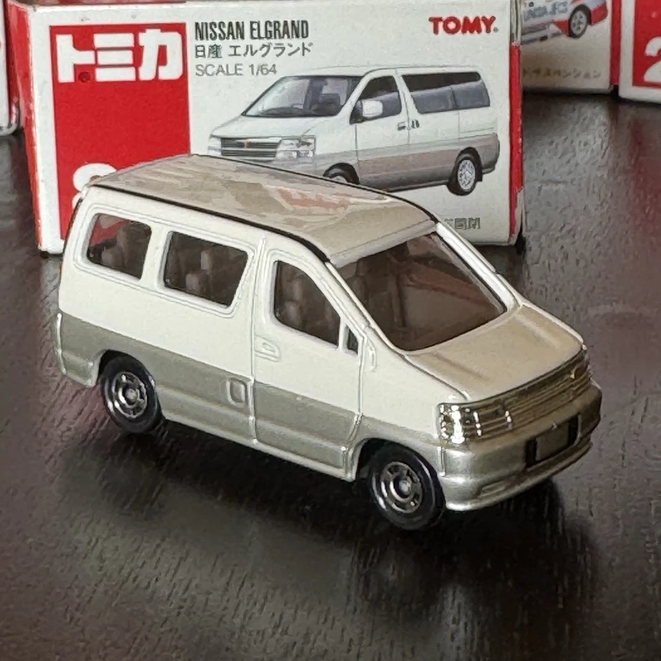 TOMICA TOMY NISSAN ELGRAND escala 1:64 fundido a presión lanzamiento en Japón Foto 3 de 4