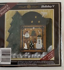 Mill Hill Kit Buttoned  Beaded Kit Holiday V Winter Birdhouses 1997