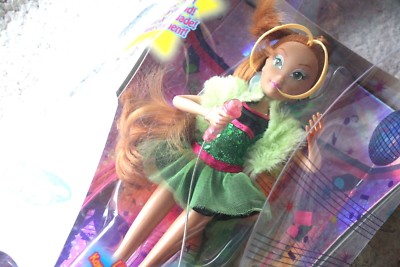 VERY RARE WINX CLUB DOLL: FLORA MAGICAL MICROPHONE! BRAND NEW IN BOX, OS (2010)!