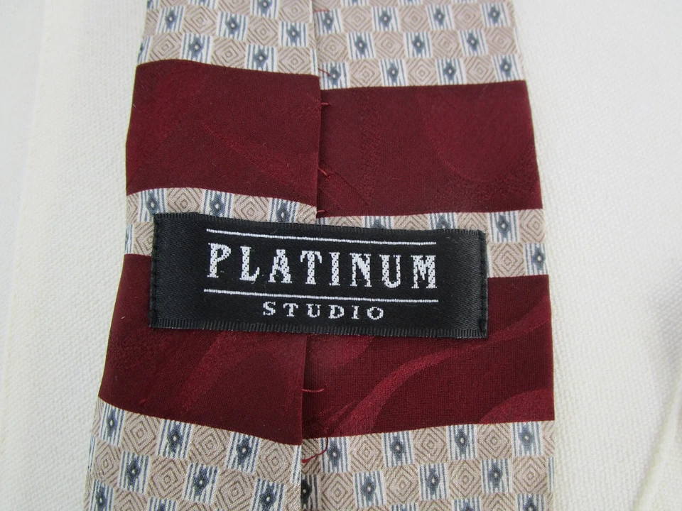 Corbata de hombre Platinum Studio roja floral 55" largo 4" ancho 100 % seda vintage Foto 4 de 4
