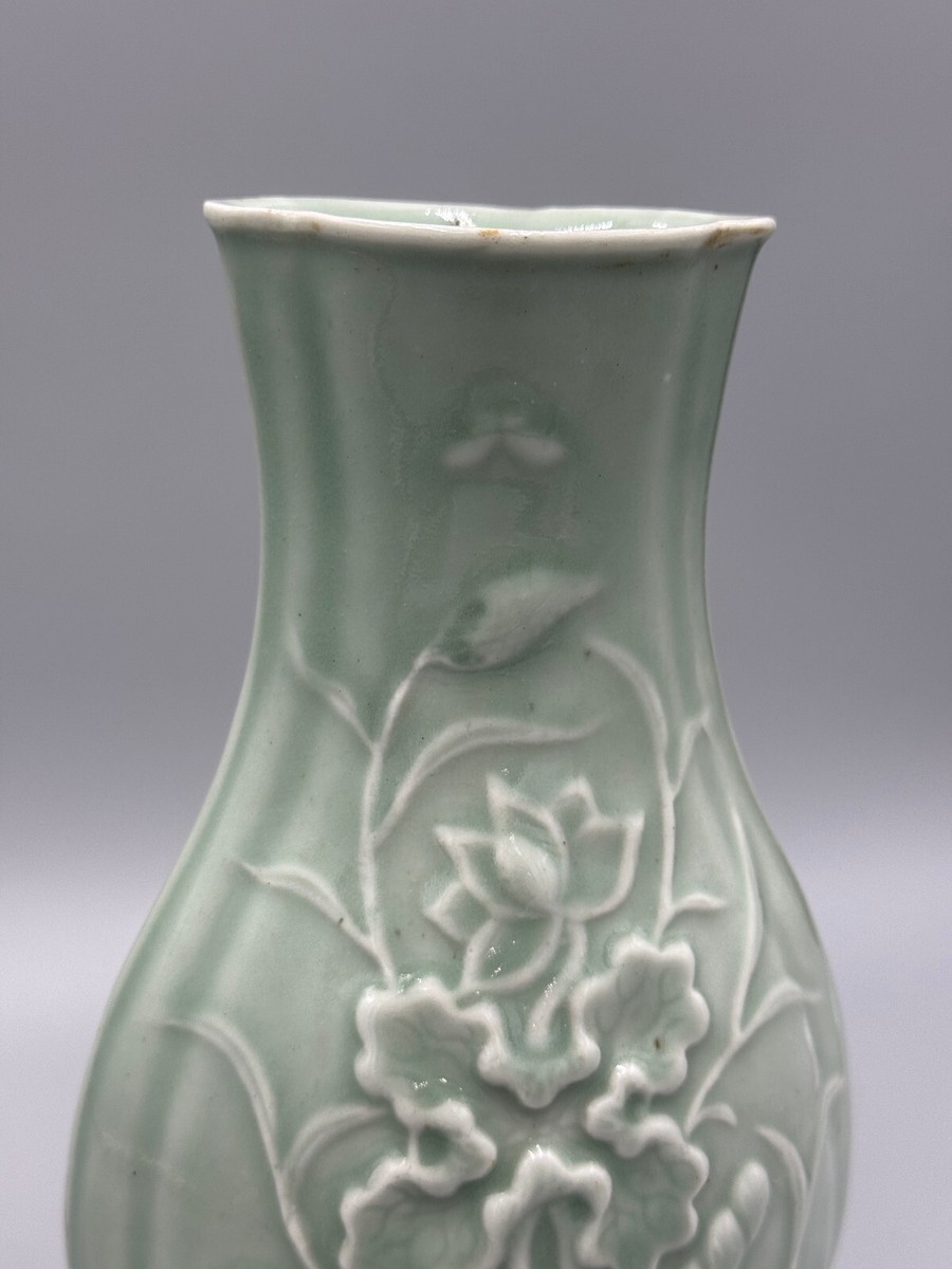 Antique 19th c Chinese Celadon Glaze Porcelain Vase 9 1/2 