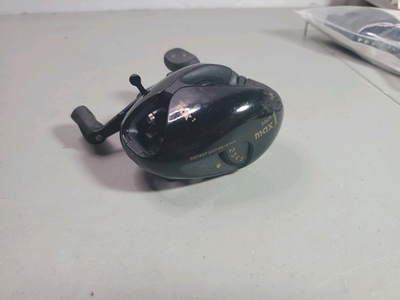 #ad *MINT* Abu Garcia Black Max 1 Bait Casting Fishing Reels Flipping Switch $24.95