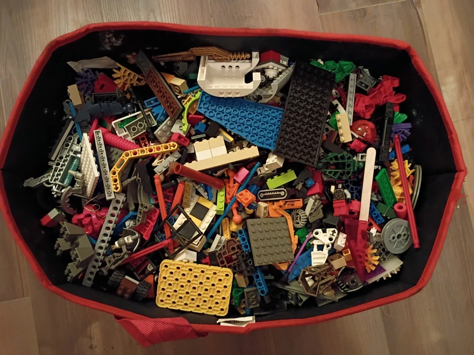 Vintage Lego Lot 7 Lb Box Legos Christmas Toys - Image 3 of 4