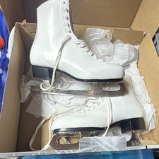 White Vinyl Figure Ice Skates Size 9 Lace-Up with Blades for Ice Skating