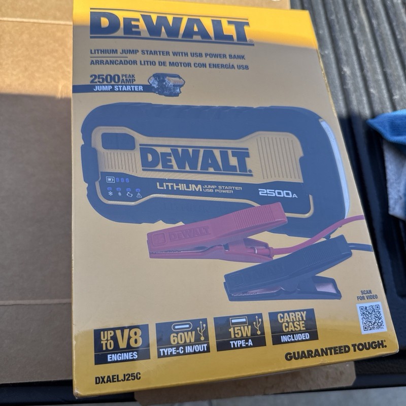 DeWalt DXAELJ25C Is The NEWEST Version Automotive 2500 Peak Amp Jump Starter 