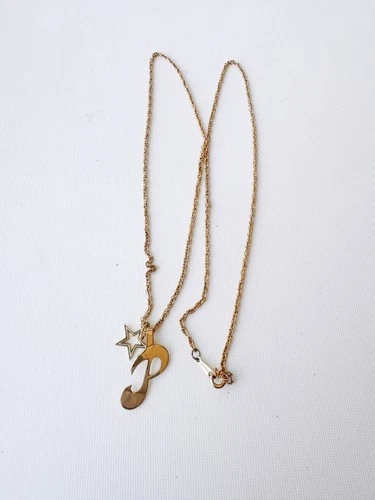 vintage costume jewelry, avon gold tone stars and letters pendant necklace 23 in