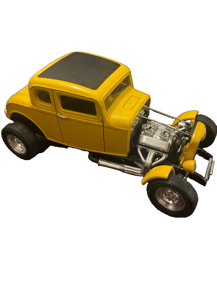 Ertl Ford 1932 Vehicle Year Vintage Manufacture Diecast Cars