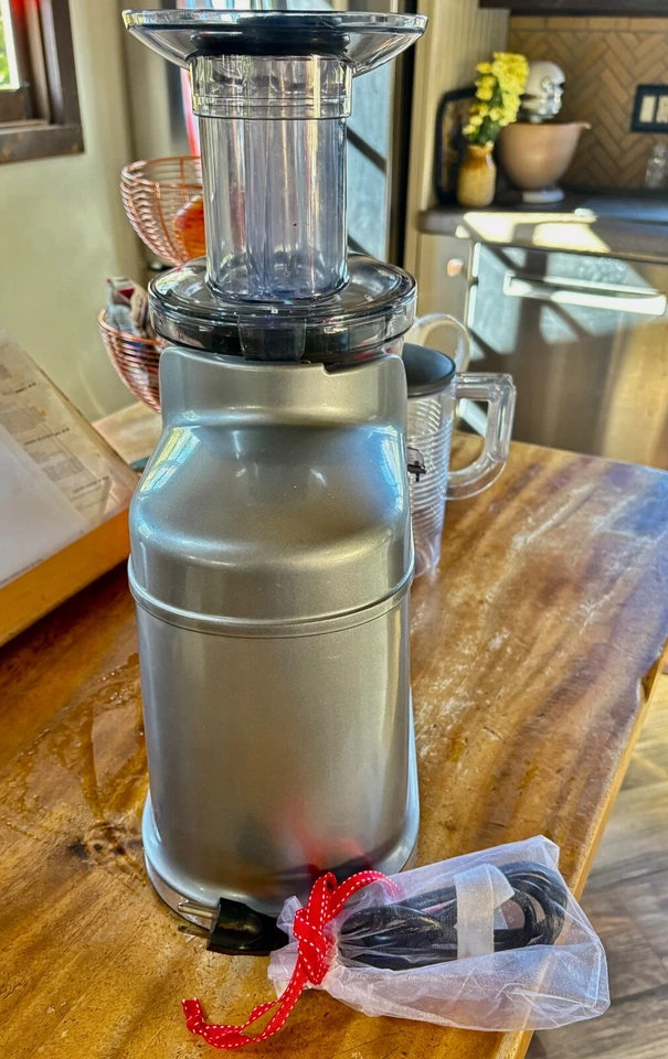 KitchenAid Maximum Extraction Slow Juicer SILVER Model KVJ0111CU - Image 4 of 4