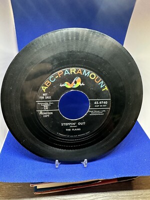 The Flairs 45rpm ABC Paramount Vinyl Aladdin s Lamp Stepping Out Doo Wop Rare!!