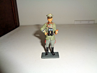 Lineol Duscha 7.5cm German General Staff Officer with Cigarette Elastolin