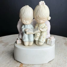 Precious Moments Figurine E-2808 Unto Us A Child Is Born 1979 Original Signed 