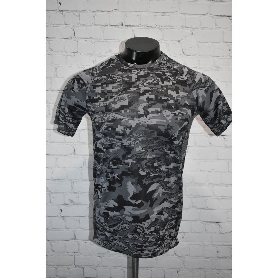 Under Armour Gym Shirt Mens Size XS Extra Small Performance HeatGear Gray Camo - Image 2 of 4