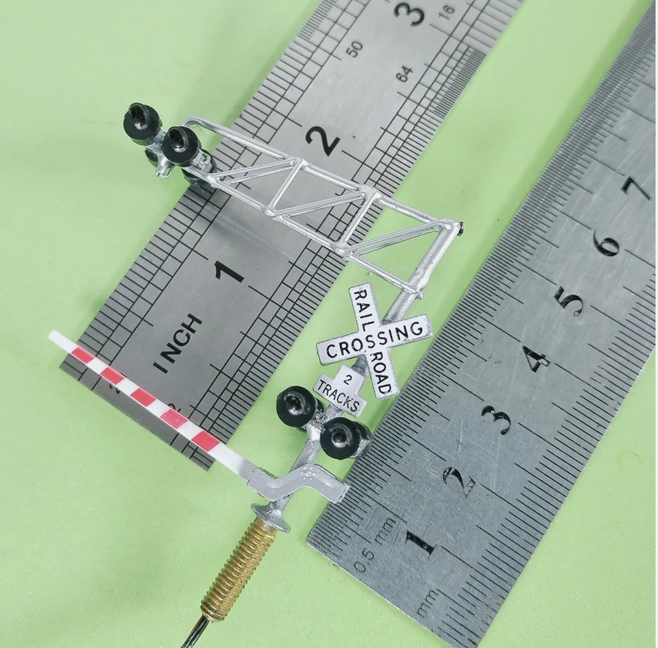 1 x N scale model railroad cantilever grade crossing signal with gate C160DG - Image 2 of 4