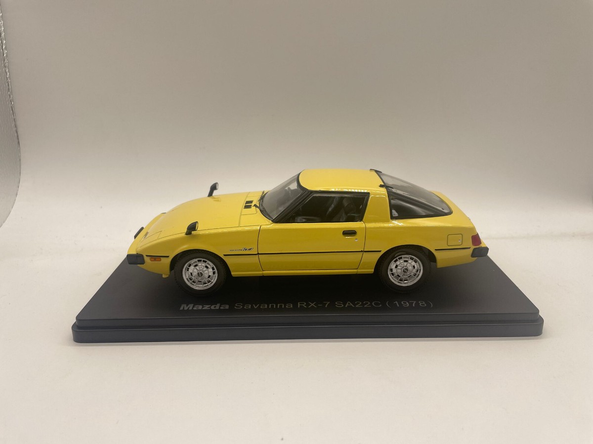 Mazda Savanna RX-7 Sa22c 1978 2 Open Door 1:24 Scale DieCast Model