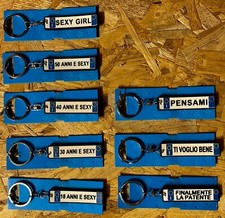 1 PORTACHIAVI gomma TARGA AUTO (patente regalo donna sexy) A SCELTA VARI MODELLI