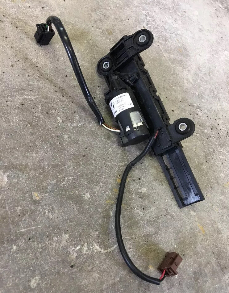 0813 BMW E92 M3 COUPE LEFT DRIVER SEAT BELT TENDER EXTENDER ARM