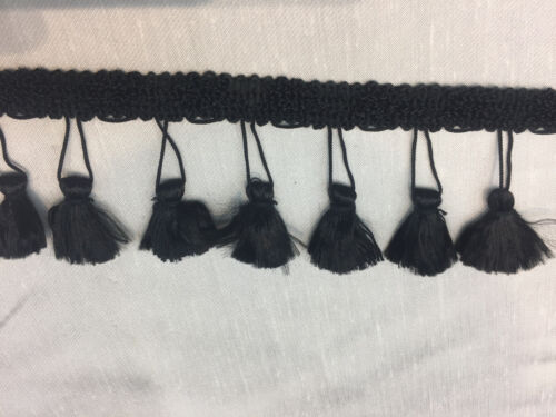 Garde noire avec petits glands oreillers chaises rembourrage draperie - Photo 1 sur 3