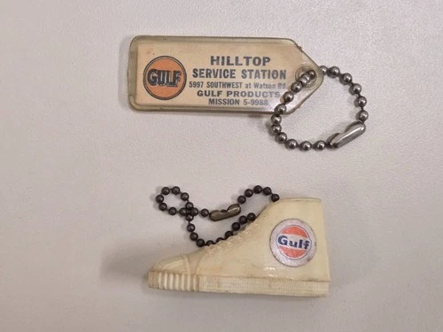 LOT OF 2 VINTAGE GULF OIL KEY CHAINS (HILLTOP SERVICE STATION) w/NR! L@@K!!!