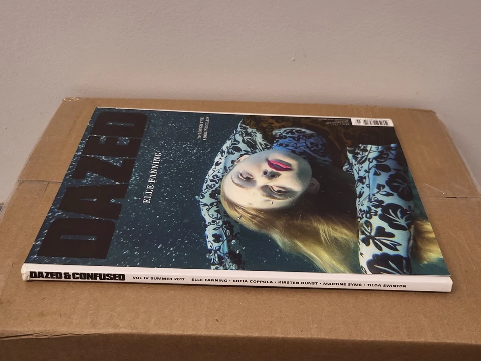 DAZED & Confused Magazine (UK) Elle Fanning Cover Lifestyle Unread Summer 2017 Foto 4 de 4