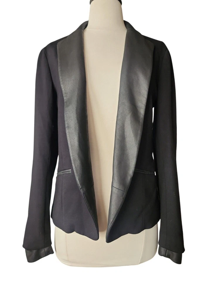 Blazer Theory de cuero de cabra con ribete para mujer talla 6 Leandria minimalista negro oficina Foto 2 de 4