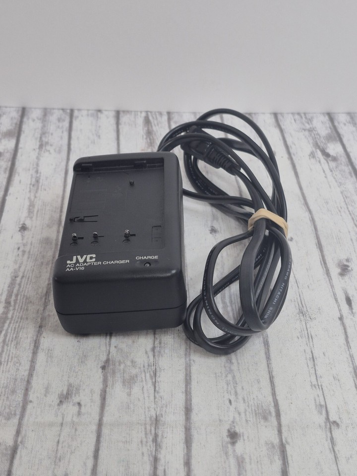 JVC BR-6200U VHS PORTABLE VCR With AA-P26U AC Adapter/Charger *AS-IS