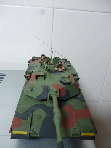 MAQUETA ESCALA 1/35 DEL CARRO DE COMBATE AMERICANO M1A1 ABRAMS - Imagen 6 de 21