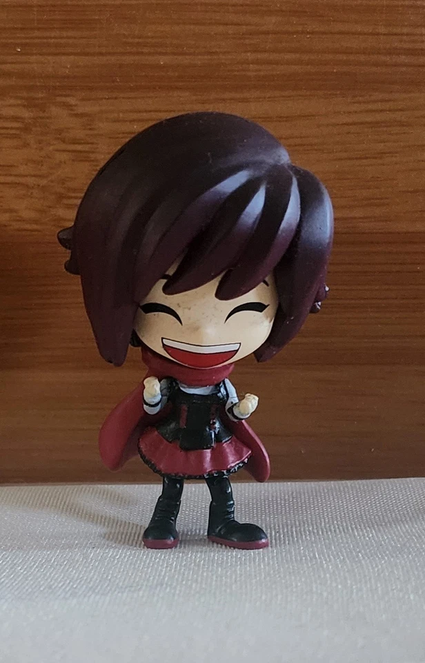 Mini figuras de vinilo de RWBY- Ruby Rose, Yang Xiao Long y Blake Belladonna Foto 2 de 4