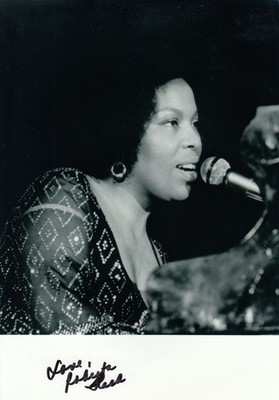 Roberta Flack ca. 20x27 cm Signiertes Foto | Autogramm / Autograph [EW]