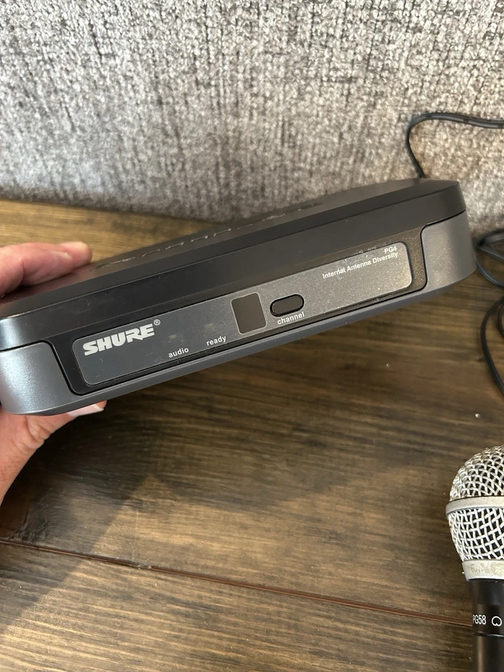 Shure PG4 Empfänger und PG58 drahtloses Gesangsmikrofon H7 536-548 MHz FÜR TEILE ODER REPARATUR - Bild 4 von 4