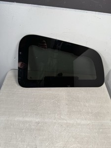 2020 PETERBILT 579 RH/PASSENGERS SIDE TOP BUNK WINDOW *2056*