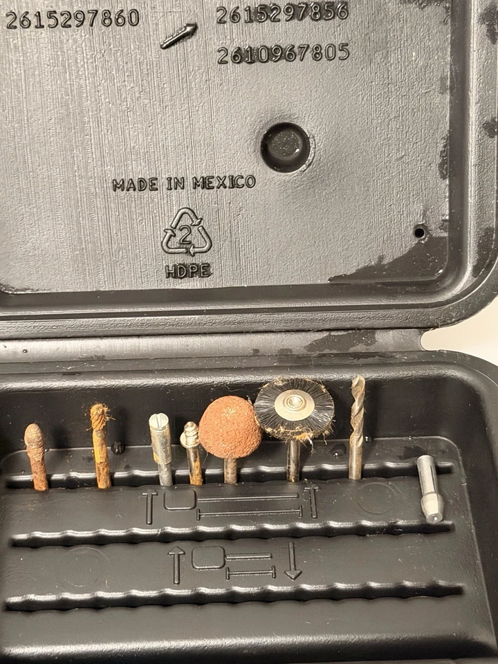 Kit de herramientas rotativas Dremel con estuche - Funciona muy bien - Faltan algunas brocas Foto 3 de 4