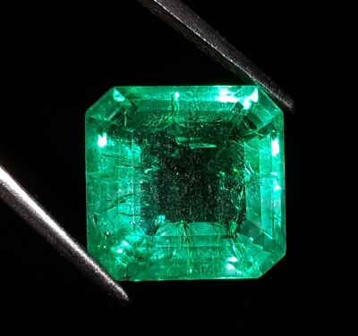 Pierre précieuse meuble certifiée émeraude saphir vert de Ceylan 4,60