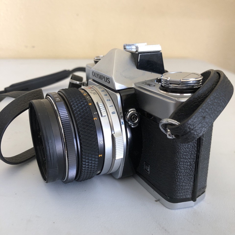 Hybride Olympus E-M10 Mark III Boîtier Nu Argent + Objectif 14-42 mm