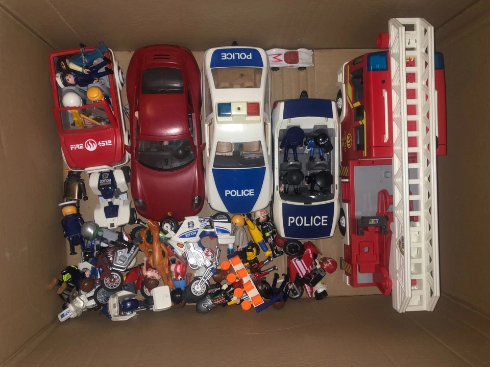 playmobils avec véhicules (camion de pompiers , voiture de police,motos) - Photo 1/1